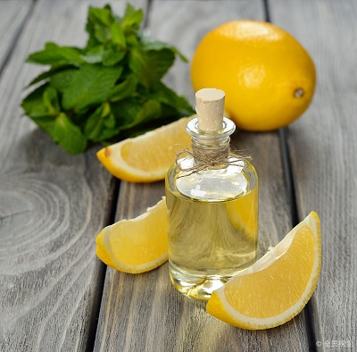 Узнайте подробности о преимуществах и эффективности эфирного масла лимона